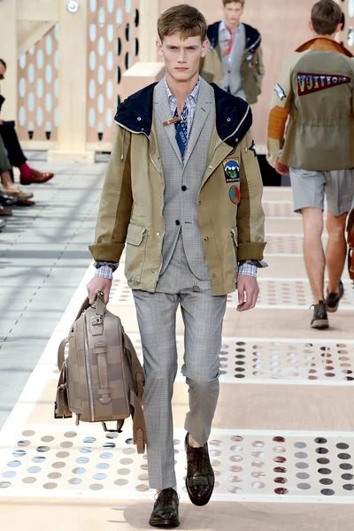 Look 26